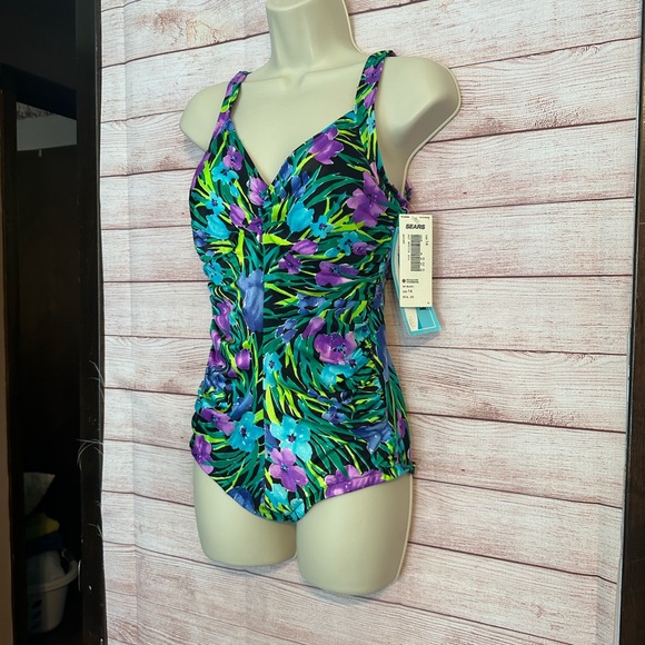 Tropical print swimsuit - Picture 3 of 9